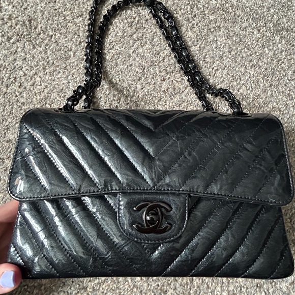 CHANEL SO BLACK CHEVRON PATENT SMALL CLASSIC FLAP - Picture 1 of 15